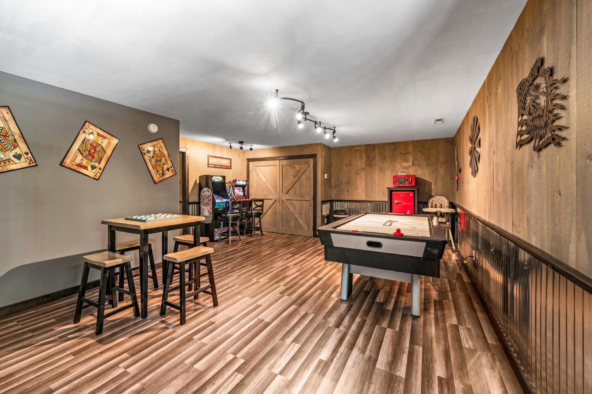 סביירוויל Lil Cabin In The Cove! Mtn Views, Theater, Hot Tub, Games, King Beds, Prime Location! מראה חיצוני תמונה