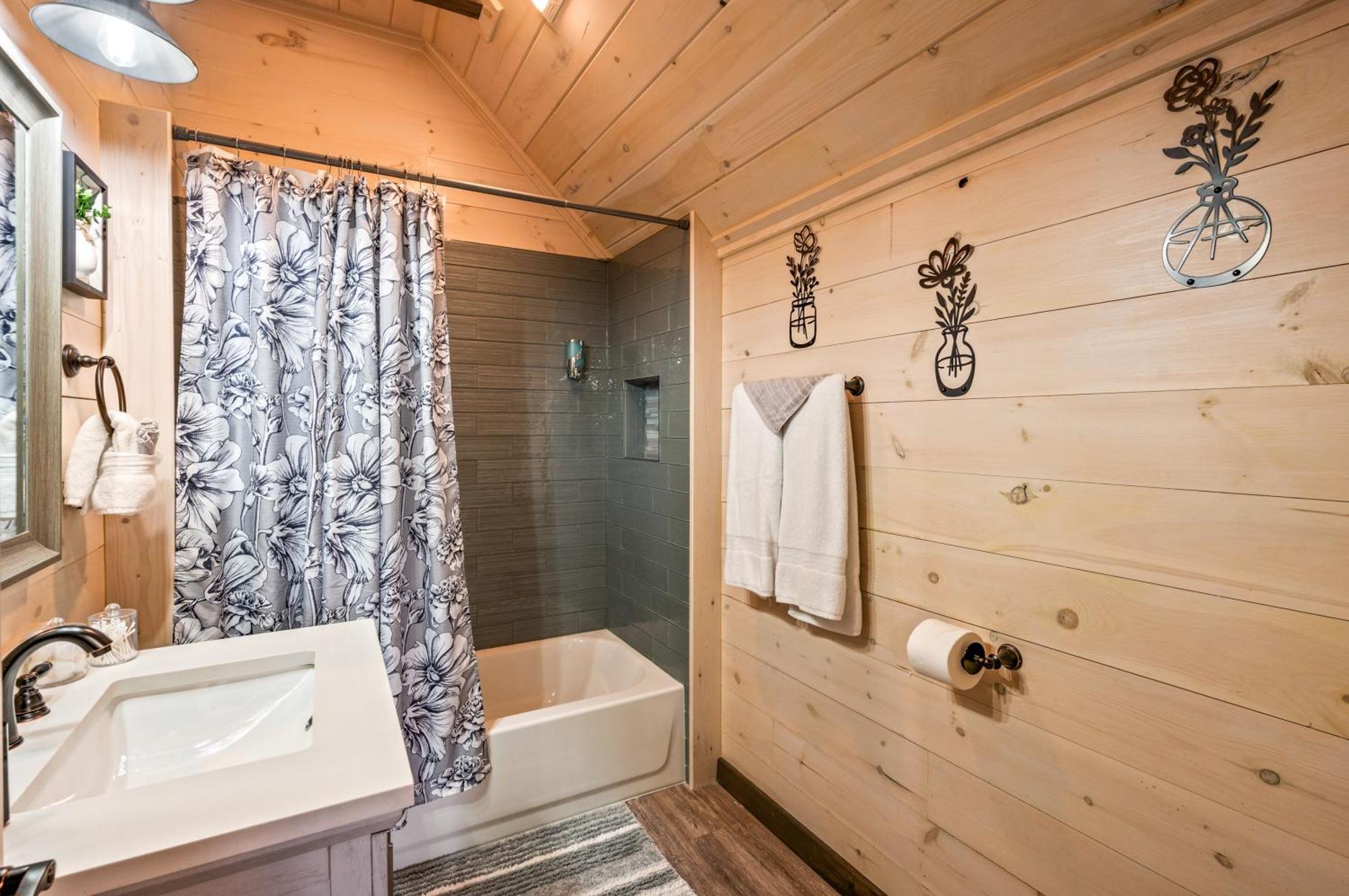 סביירוויל Lil Cabin In The Cove! Mtn Views, Theater, Hot Tub, Games, King Beds, Prime Location! מראה חיצוני תמונה