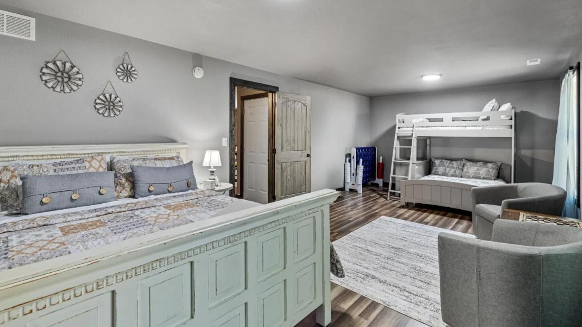 סביירוויל Lil Cabin In The Cove! Mtn Views, Theater, Hot Tub, Games, King Beds, Prime Location! מראה חיצוני תמונה